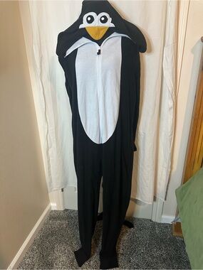 NWOT Black & White Penguin Hooded Onesie Costume -Adult
